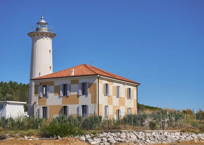 With Garden On The Shores Of Apartment *