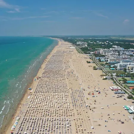 With Garden On The Shores Of Apartment Bibione
