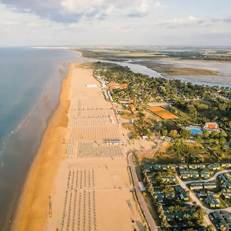 With Garden On The Shores Of * Бібіоне