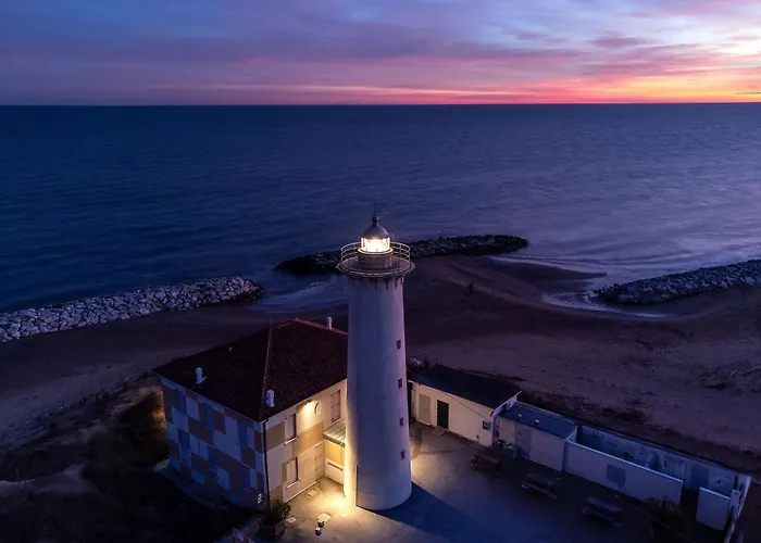Apartment With Garden On The Shores Of *